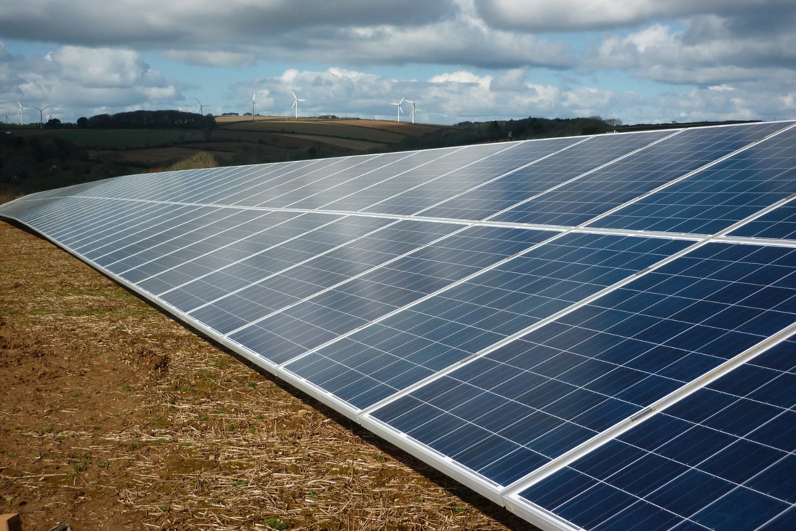 Solar company says UK needs new policies to meet 2050 carbon target 